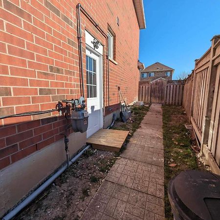 Wonderland Apartment - 6 Min By Walking Vaughan Dış mekan fotoğraf